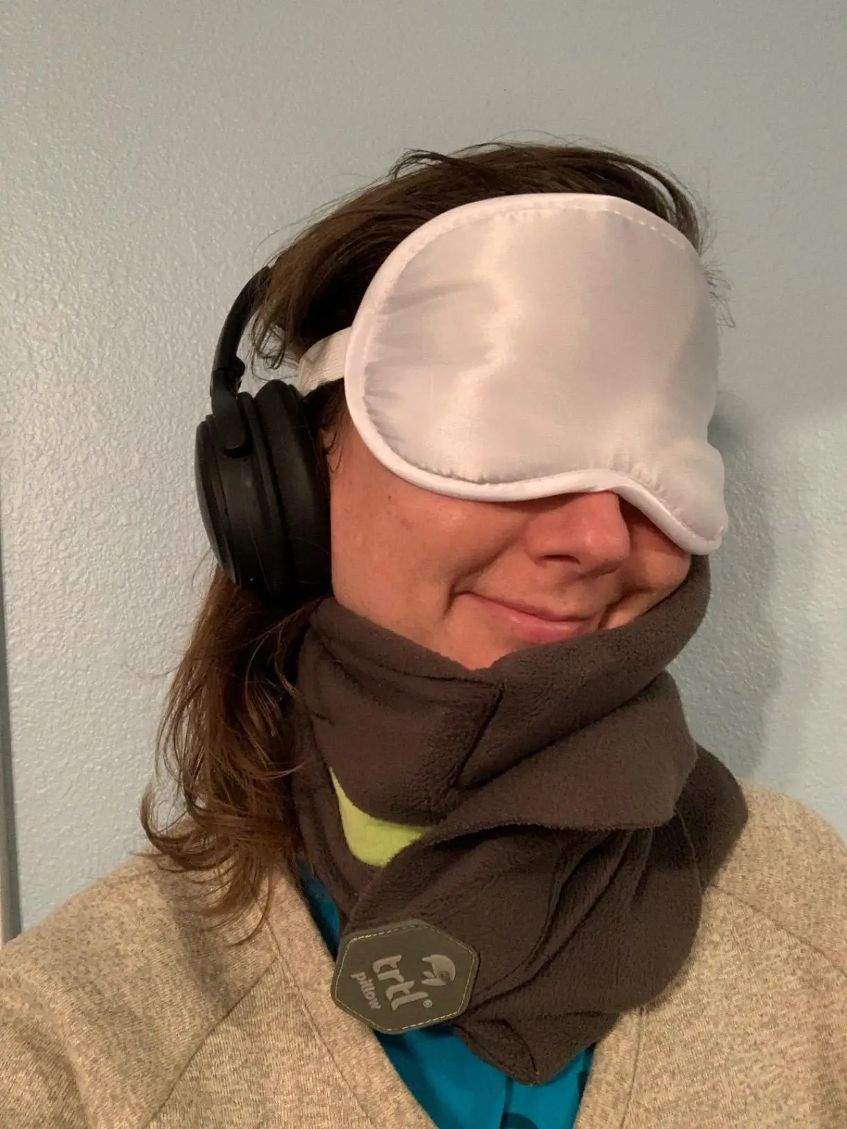 Over 5,000 of the neck pillows have sold on Amazon this month (Amazon reviews)  