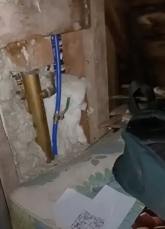 It didn't take long for people to weigh in with their theories (Reddit/ u/foundyourforever) 