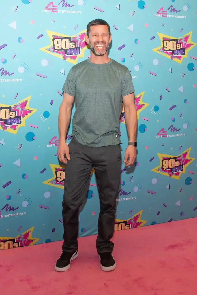 Omri Katz at the 90s Con in 2023 (Astrida Valigorsky/Getty Images)