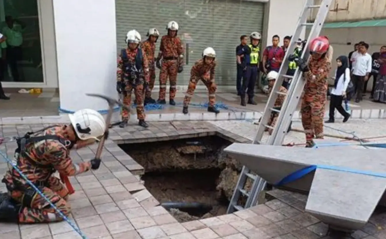 Emergency services are searching for a woman who fell into a sinkhole. (Kuala Lumpur Fire and Rescue Department)