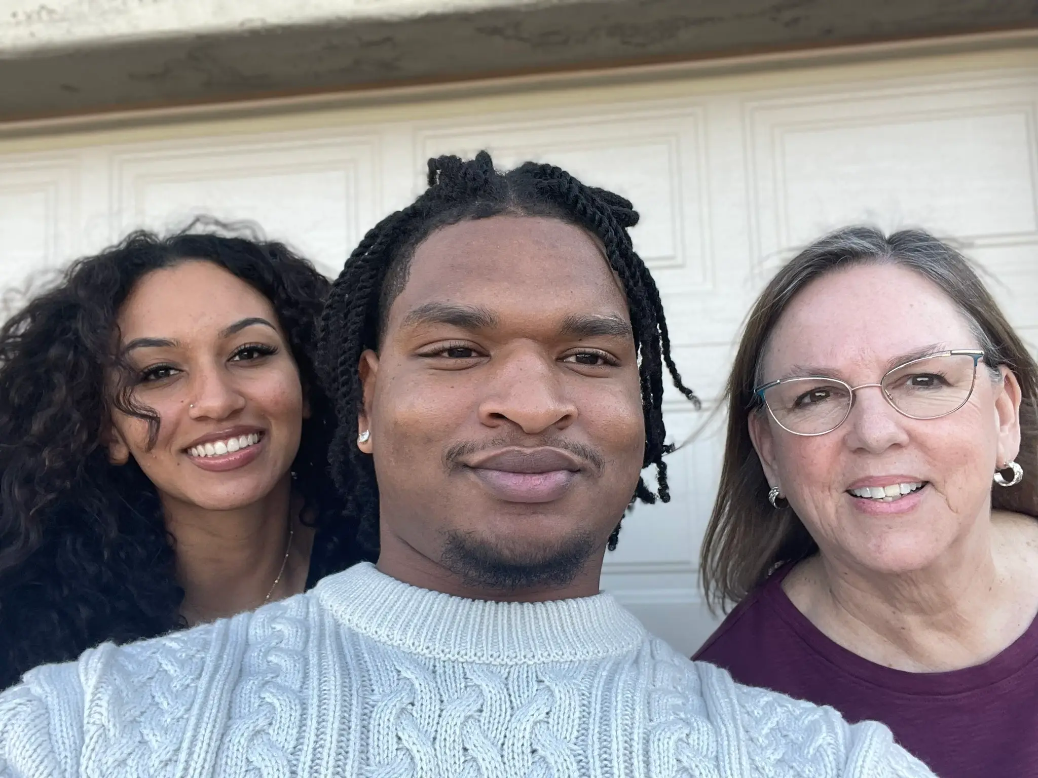 Jamal Hinton posted a picture of him a friend and Wanda Dench (X/Jamalhinton12)