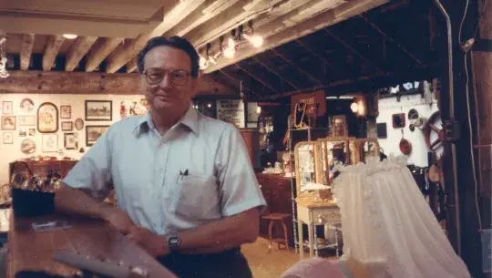 Elzie Monroe McDonald was killed in a plane crash.