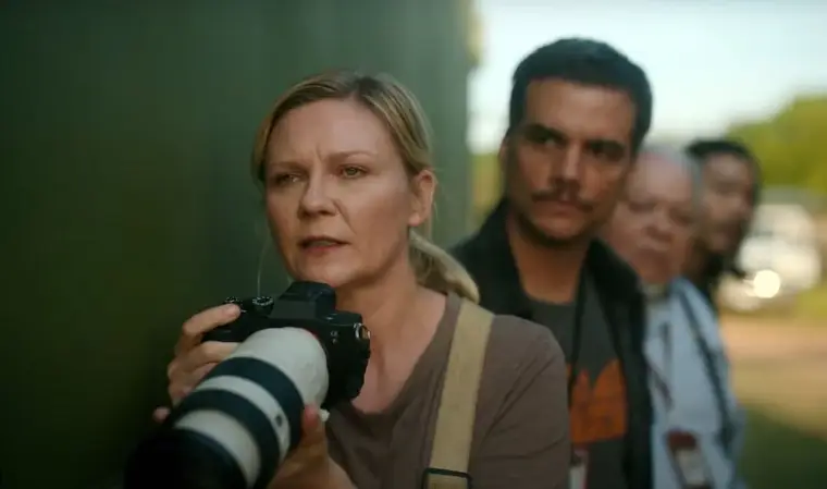 The movie stars Kirsten Dunst and Wagner Moura.