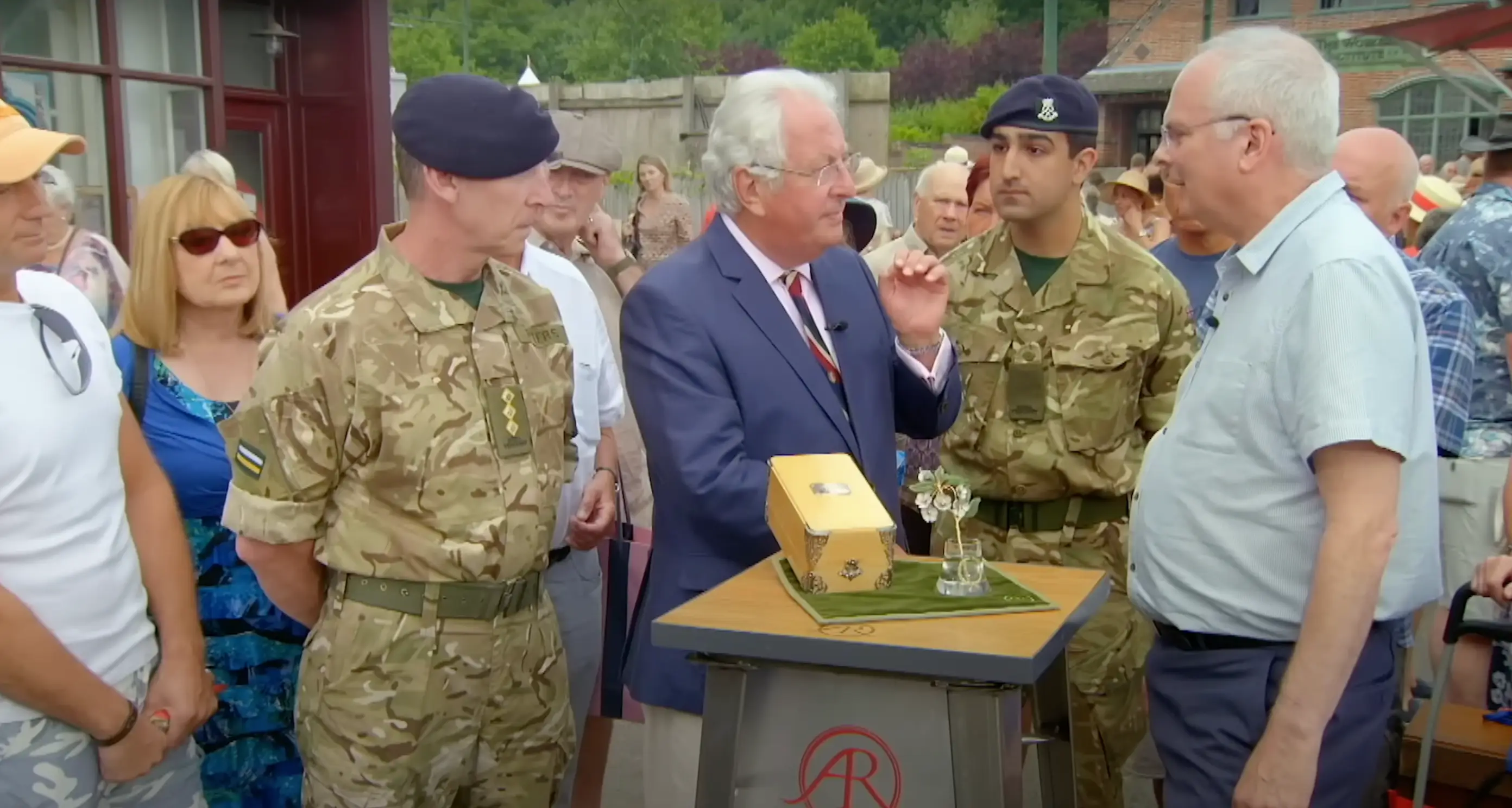 It really was a true jaw-dropping Antiques Roadshow moment (BBC)