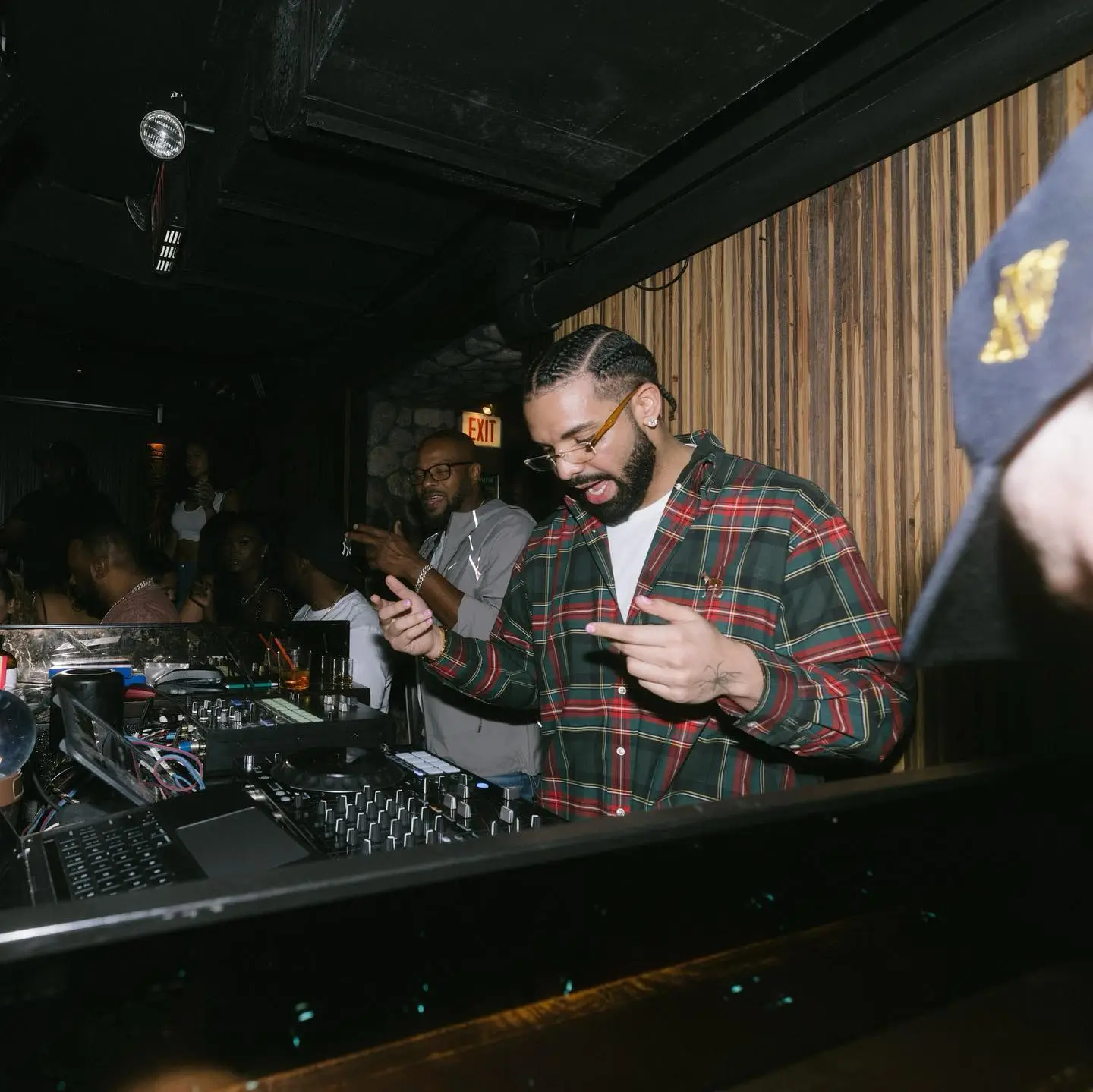 Drake shared this picture of himself, prompting a comment from Lil Yachty.