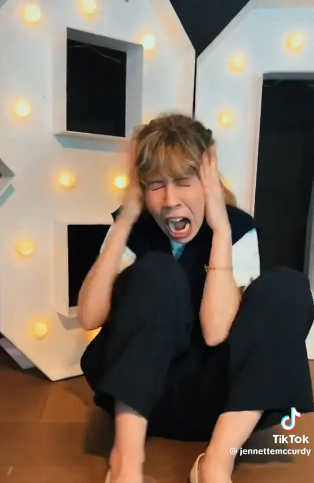 Jennette definitely didn't like the loud bang it made (jennettemccurdy/TikTok)