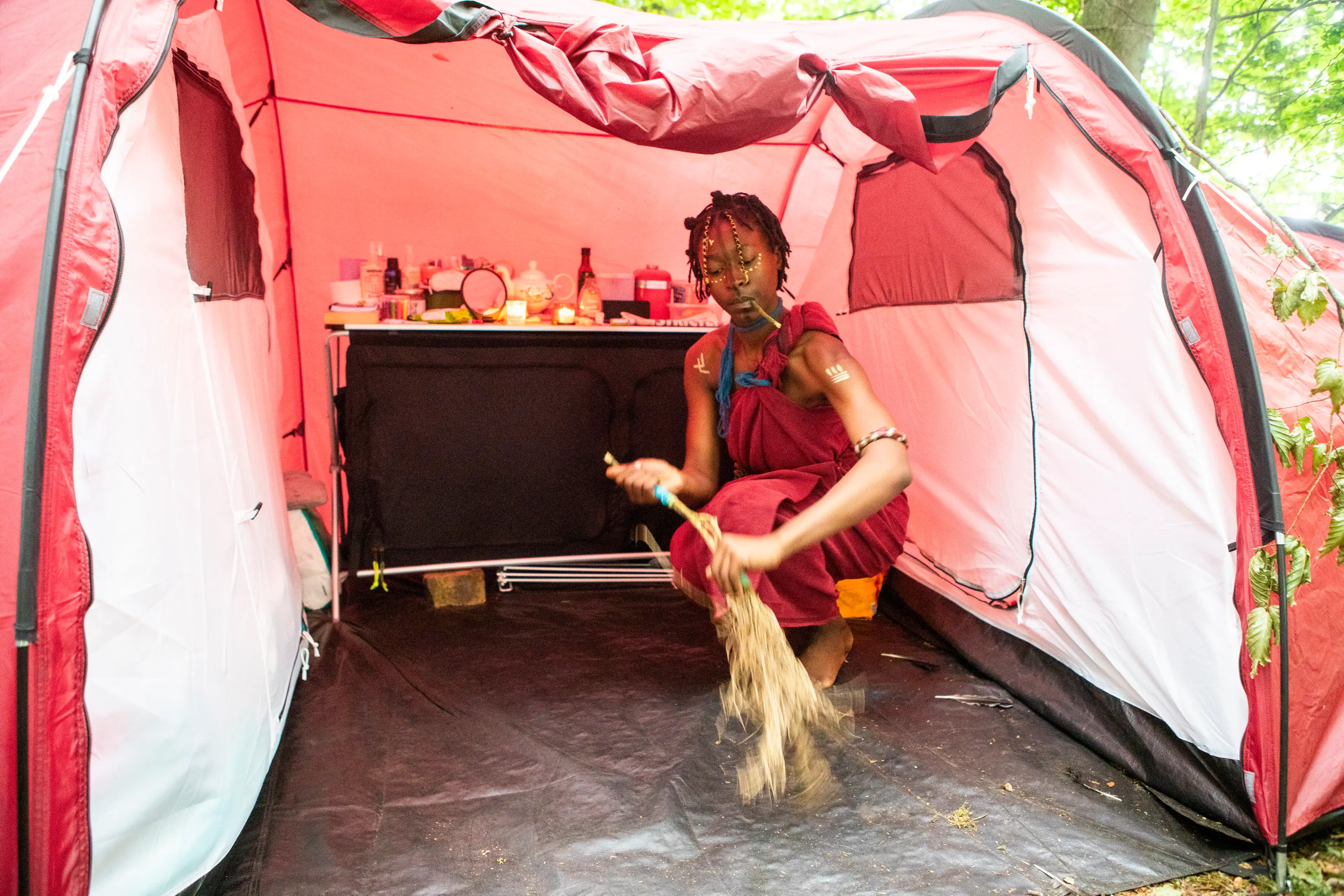 21-year-old Kaura Taylor left her life in Texas to seemingly join a tribe (SWNS)