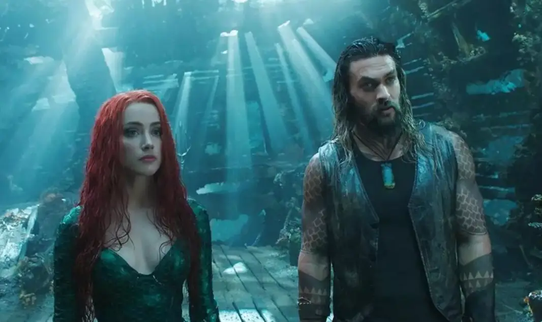 Amber Heard and Jason Momoa in Aquaman. (Warner Bros.)