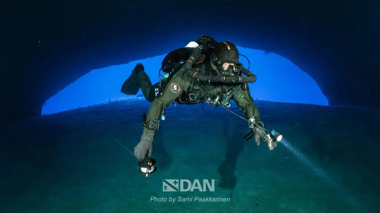 This image shows the mouth of the cave where the divers dissapeared, with sunlight still visible (DAN EUROPE)
