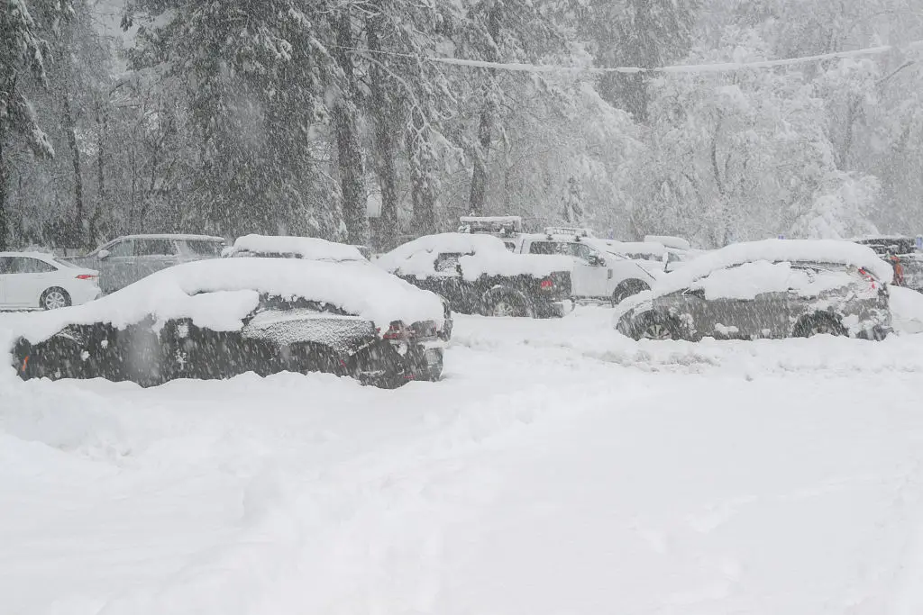 Snow in Yosemite National Park (Tayfun Coskun/Anadolu via Getty Images)