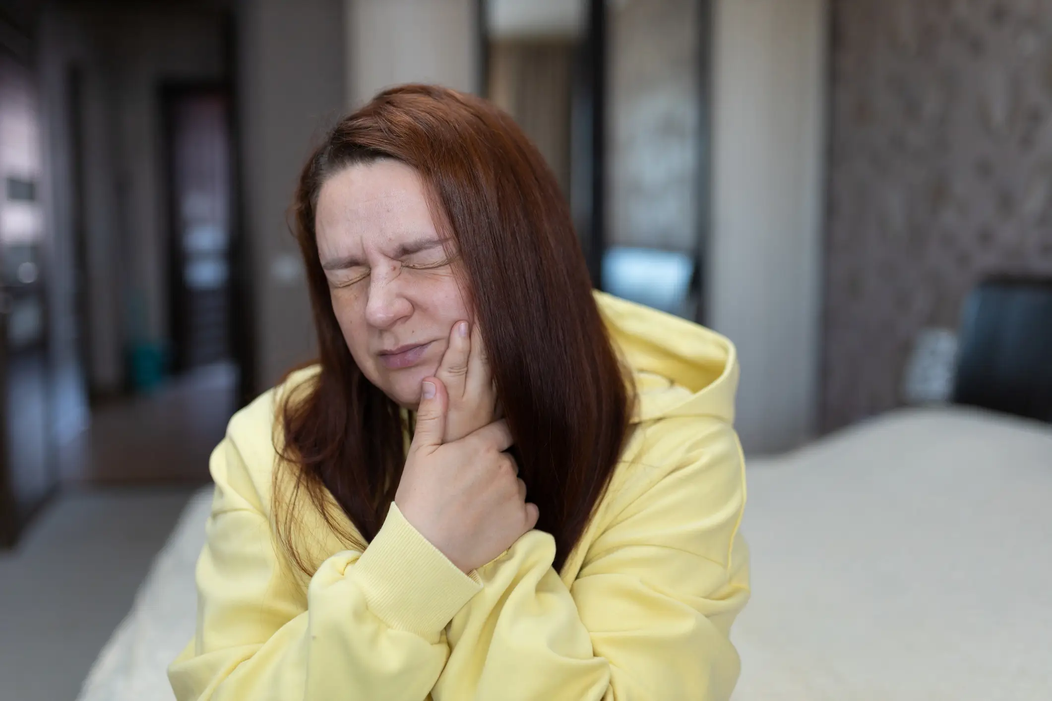 Pain radiating up your right jaw could be a warning sign (Getty Stock Images)