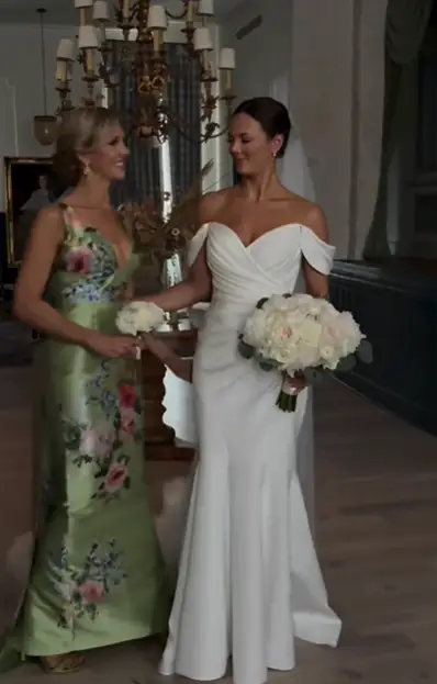 It turns out that the bride picked it out for her! Instagram/ @capturedbychloe.co