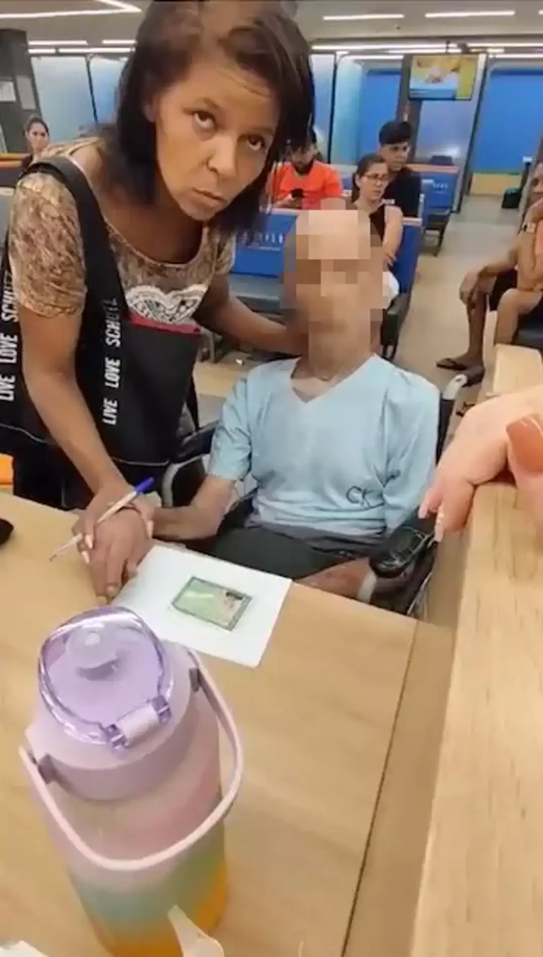 De Souza with her uncle Braga. (TV Globo)