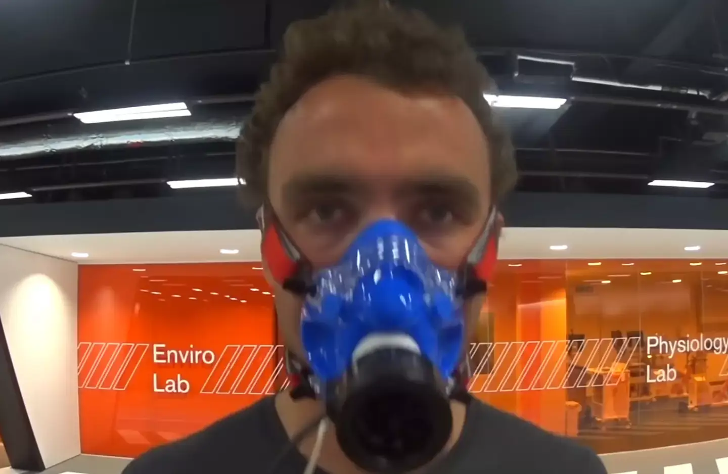 two identical twins attempted to try and find out which is the superior diet once and for all. (BBC Global)