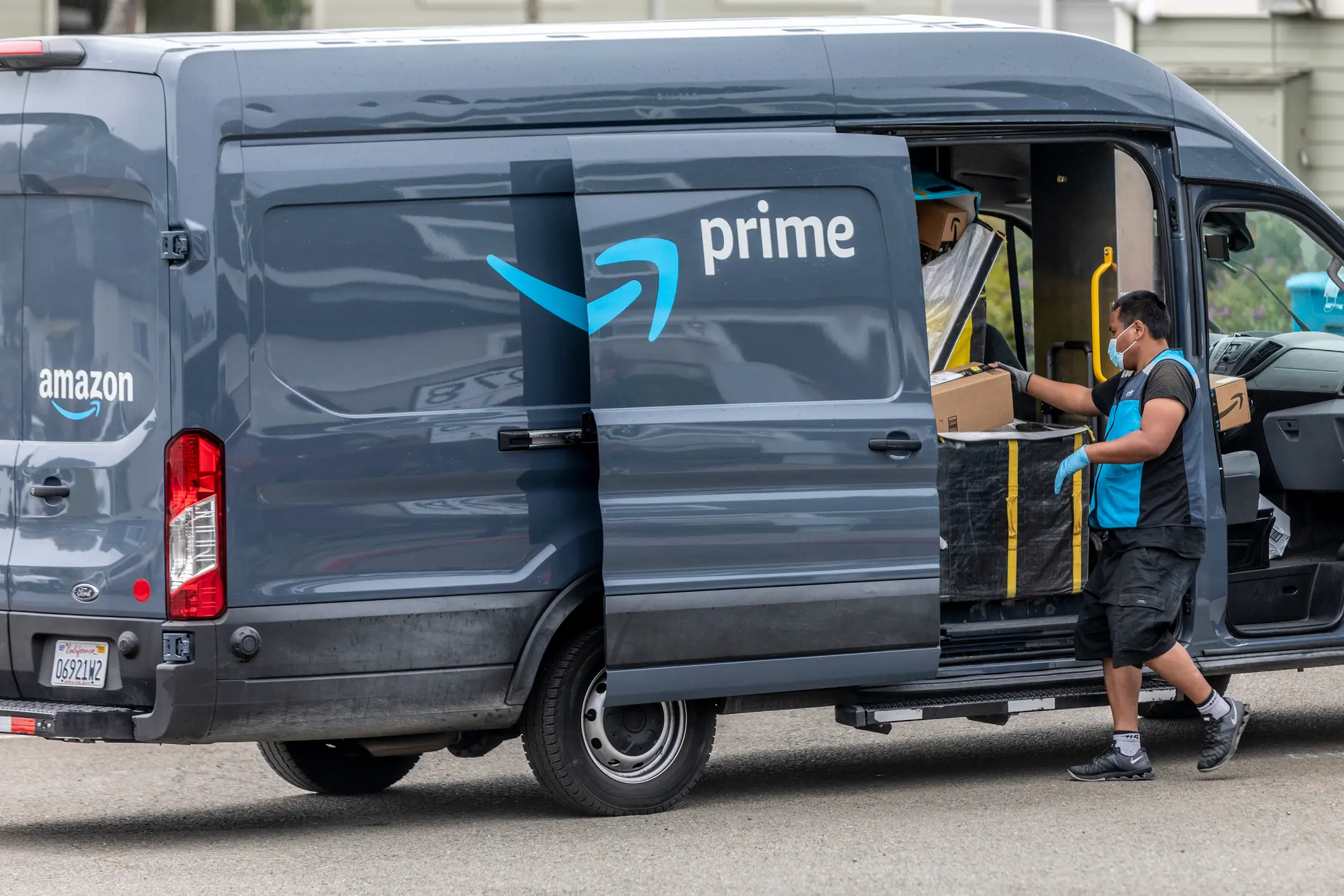 Amazon reached a $2.5 billion settlement with the FTC in 2025 over its Prime enrollment and cancellation practices. (Getty Stock Image)