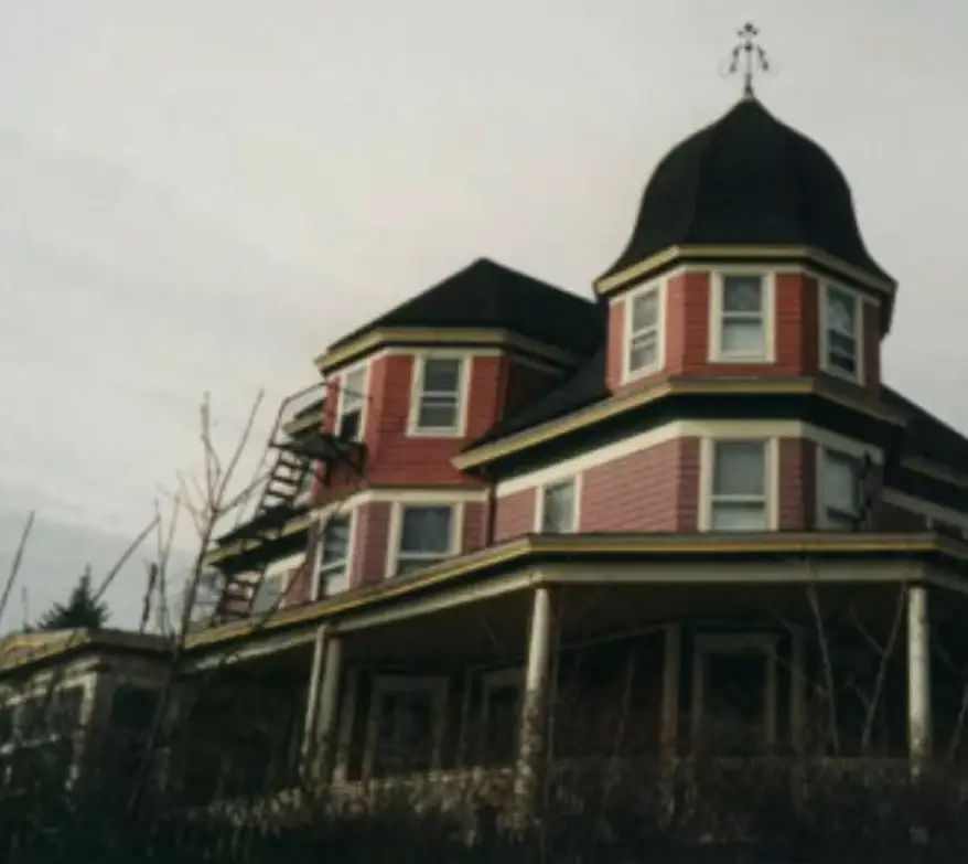 According to the law this house is inhabited by ghosts, and the law is never wrong is it?