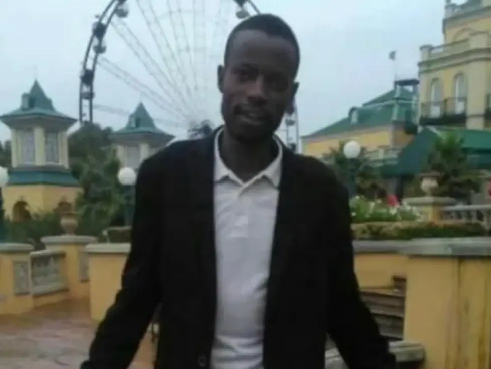 Andrew's new profile picture prompted Lehanne to create her post (Facebook)