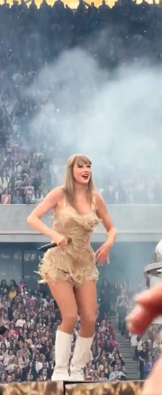 Some have questioned the dance moves on social media. (TikTok/@harryalex95)