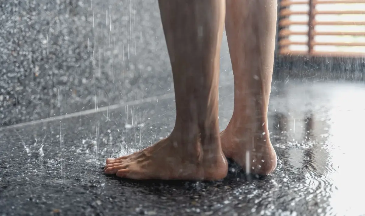 The sound of running water can help you pee, experts say (Getty Stock Image)