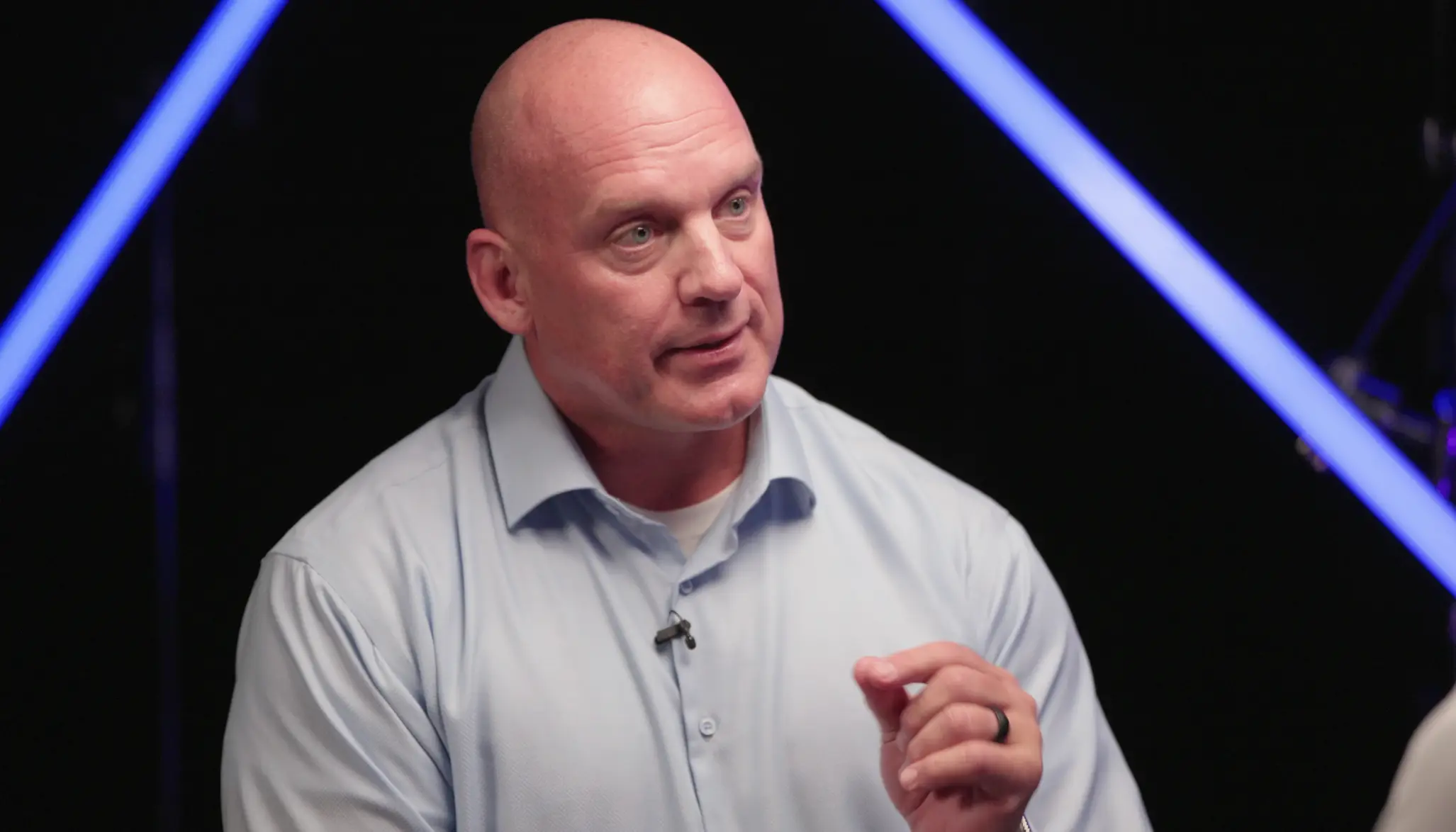 Brad Beeler is a retired Secret Service agent and he's outlined what to look for when identifying liars (LADbible Originals)