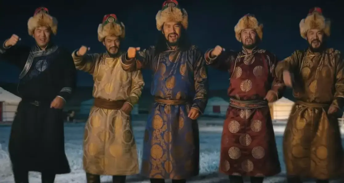 The spin on 'Jingle Bells' quickly went viral (YouTube/@UmmetOzcanOfficial)