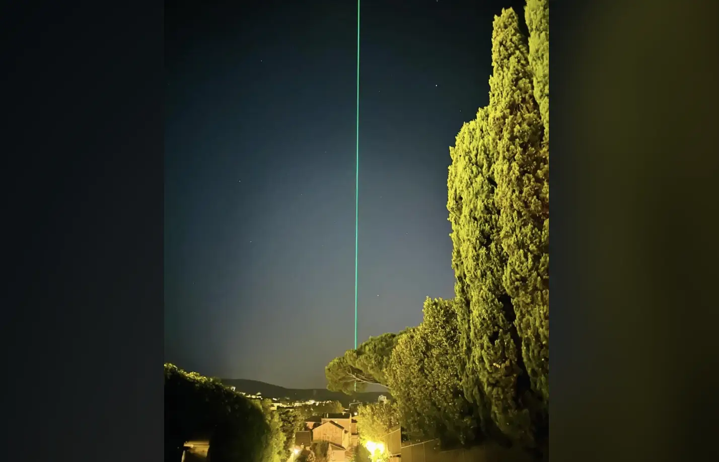 A Redditor shared a snap of a green laser they've been seeing frequently in the night sky. (Reddit/Apenerd)