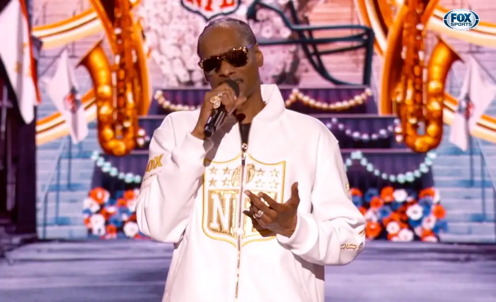 Snoop Dogg have an opening monologue at the Annual NFL Honors (Fox)