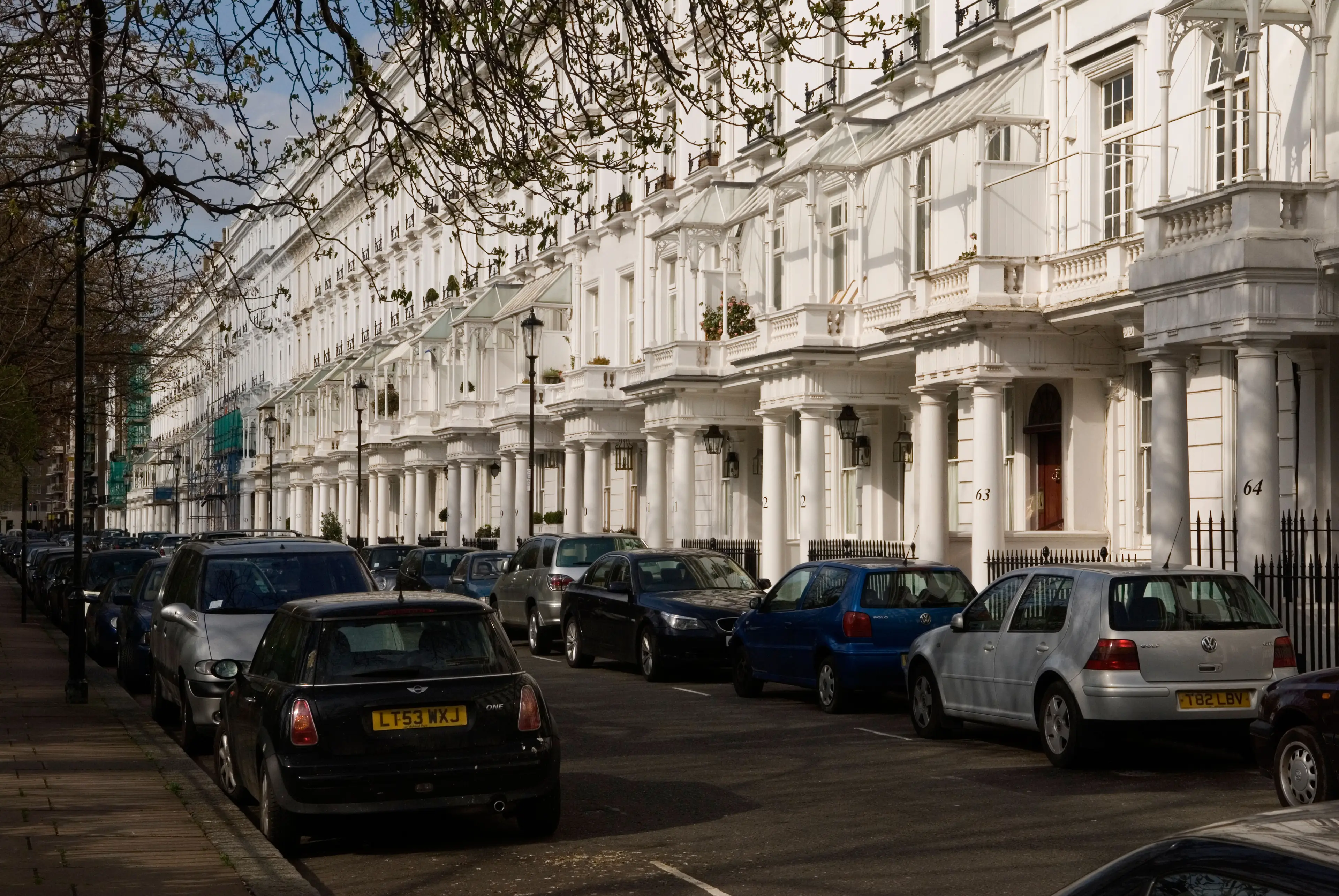 Cars in Chelsea (Alamy)