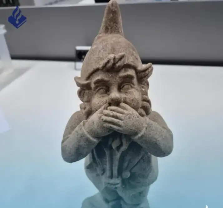 The gnome caught red handed (Politie Basisteam Dongemond)