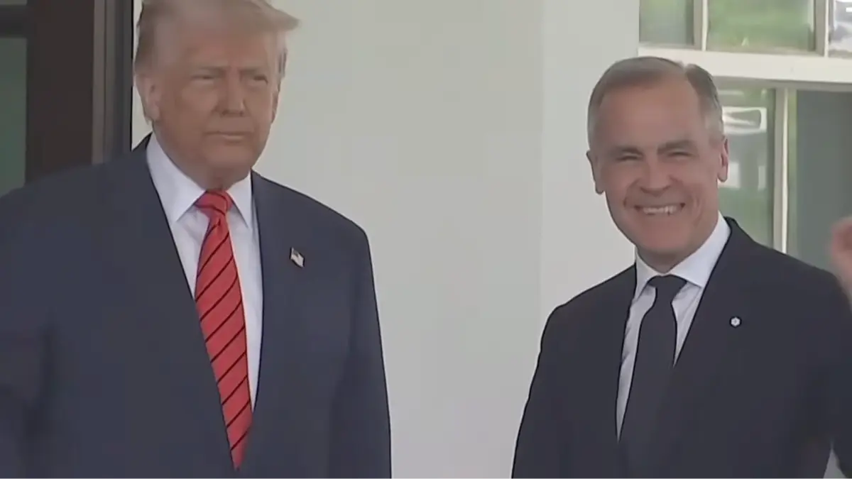 Body language expert breaks down Trump's reaction to meeting Canada's PM moments after creating scathing post criticizing country