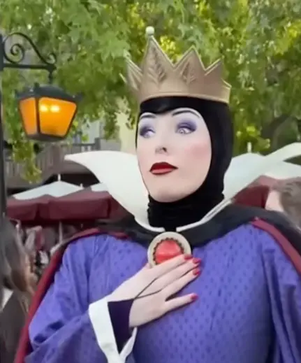 Sabrina's Evil Queen was a viral hit (NewsNation/TikTok/@sabrinavonb)