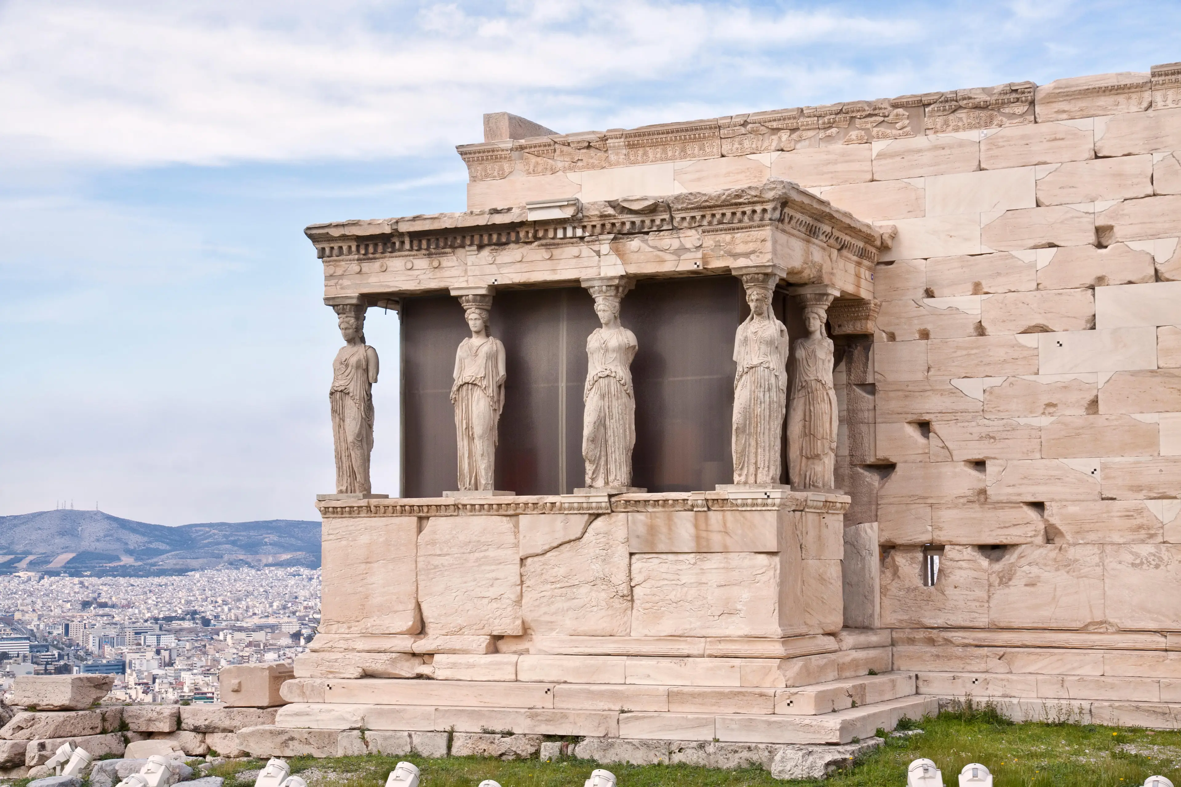 The scene was filmed at the Erechtheion.