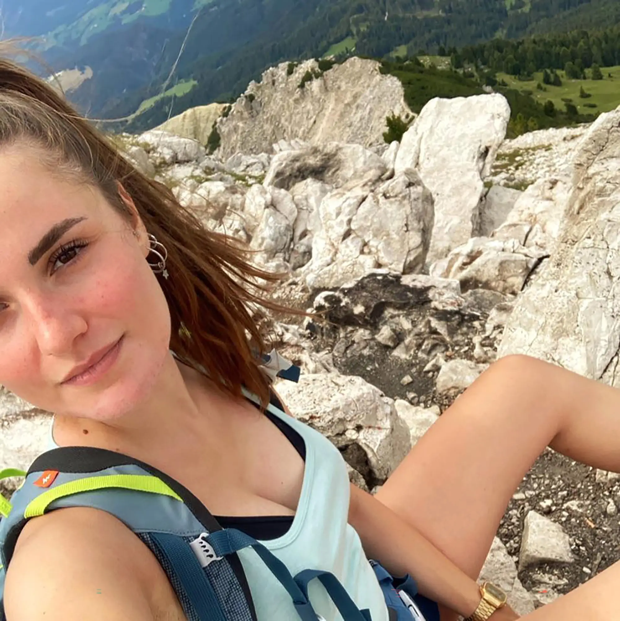 Valentina slipped and fell (NEWSFLASH) 