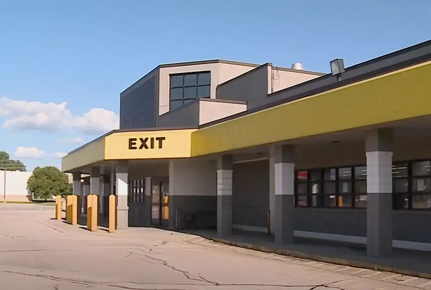 The No Frills supermarket shut down in 2016. (CBS 17)