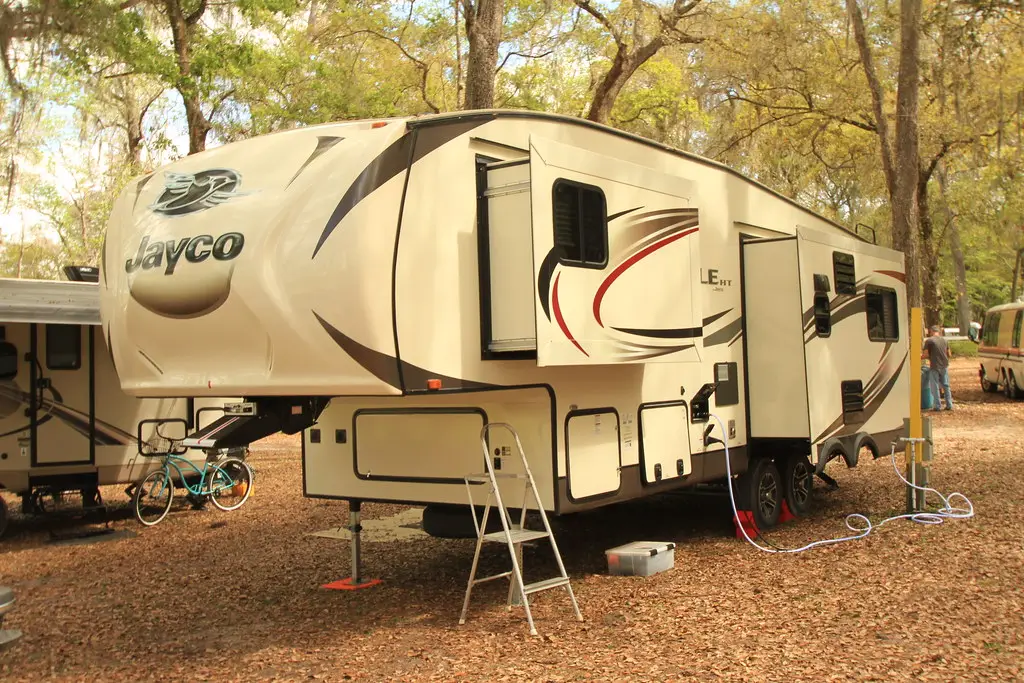 The type of RV, a Jayco Eagle, that Chet Hanks is now living in (Wikimedia)