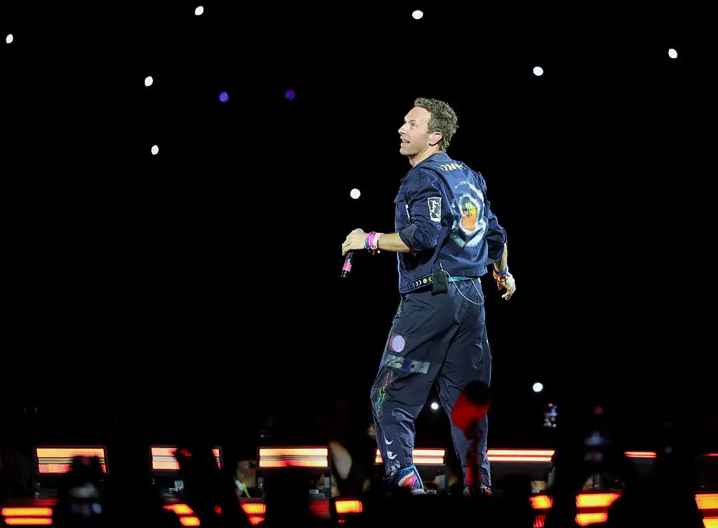 Chris Martin pointed out the couple in the crowd (Ethan Miller/Getty Images)