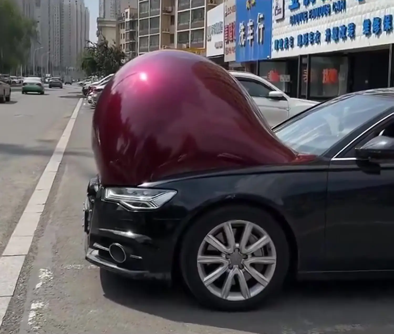 The cars expanded due to their wraps. (Jam Press)