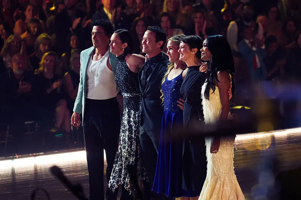 Joseph Gordon-Levitt, Larisa Oleynik, Gabrielle Union, Susan May Pratt and Andrew Keegan joined Stiles onstage after the routine. (Photo by Ser Baffo/Disney via Getty Images)