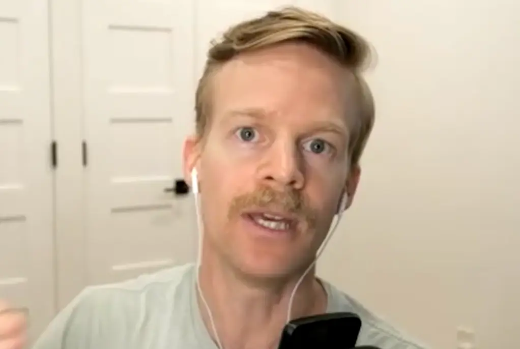 Drew Scanlon regularly asks people to donate to a cause he cares about if his GIF has brought them joy (ABC News)