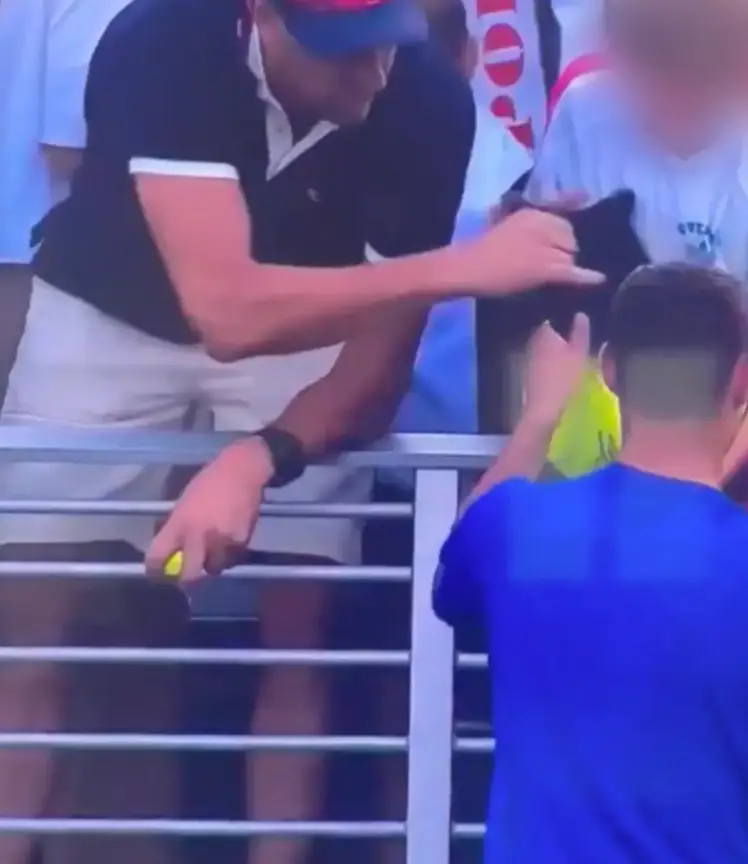 While the tennis player was distracted, a man stole the cap from a child (USTA)