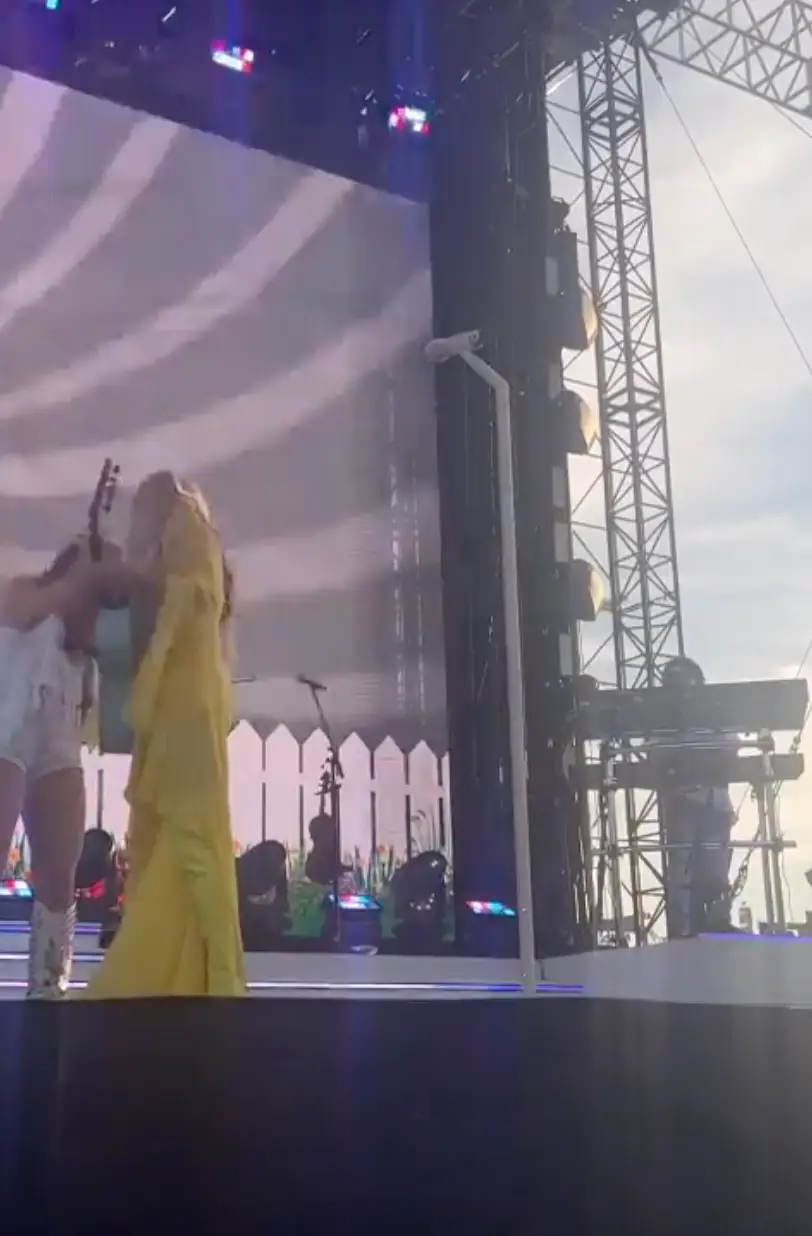 She was forced to temporarily stop the show.