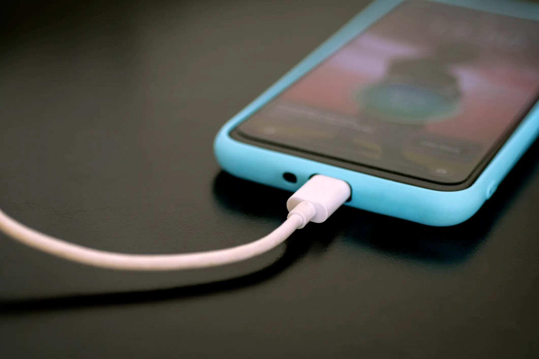 Giving it 100 percent doesn't necessarily apply to your phone's battery (Priscila Zambotto/Getty Images)