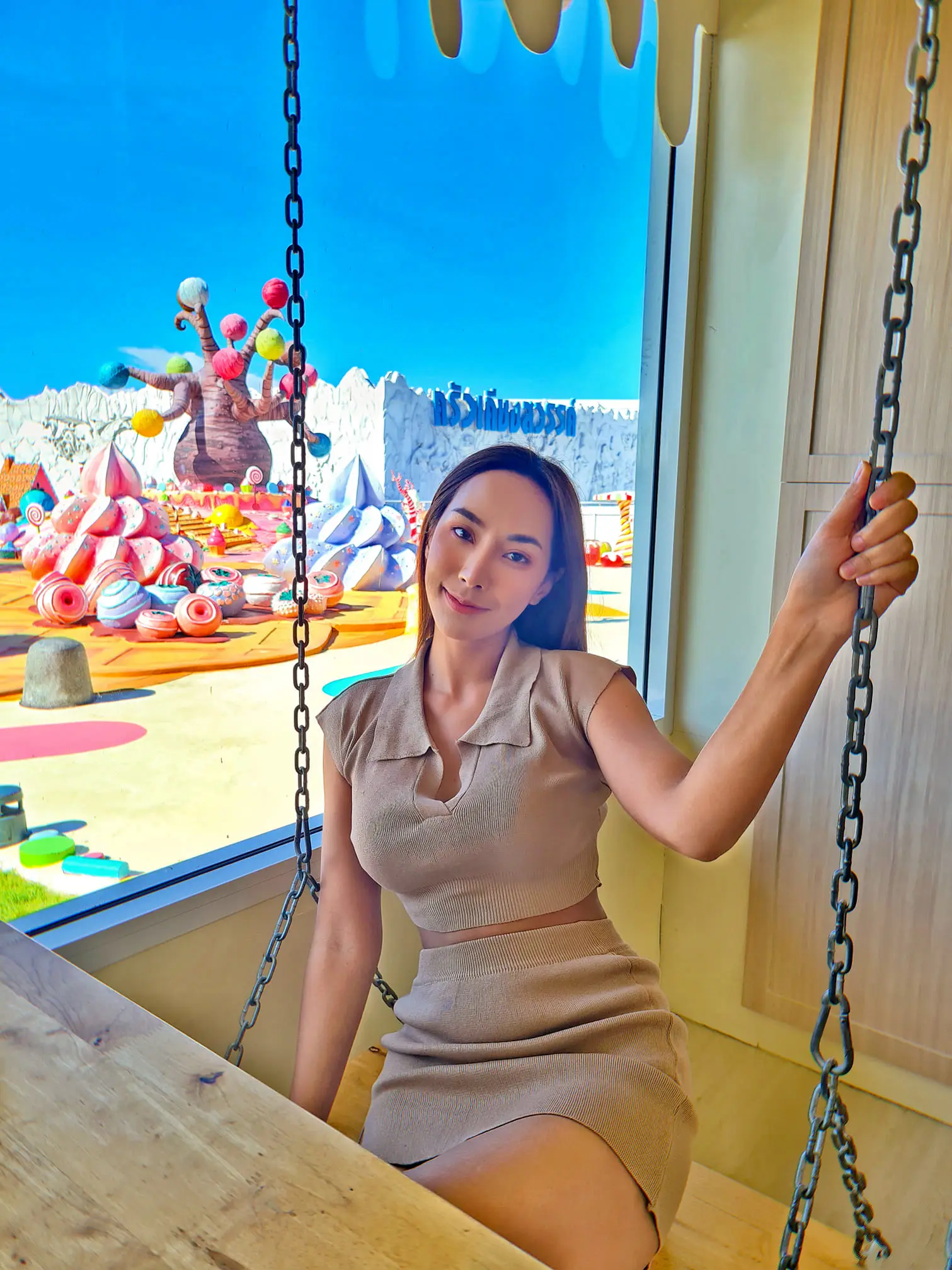 Sasinan Chuenlosang went to hospital after experiencing red eyes and a sore throat (Viral Press)