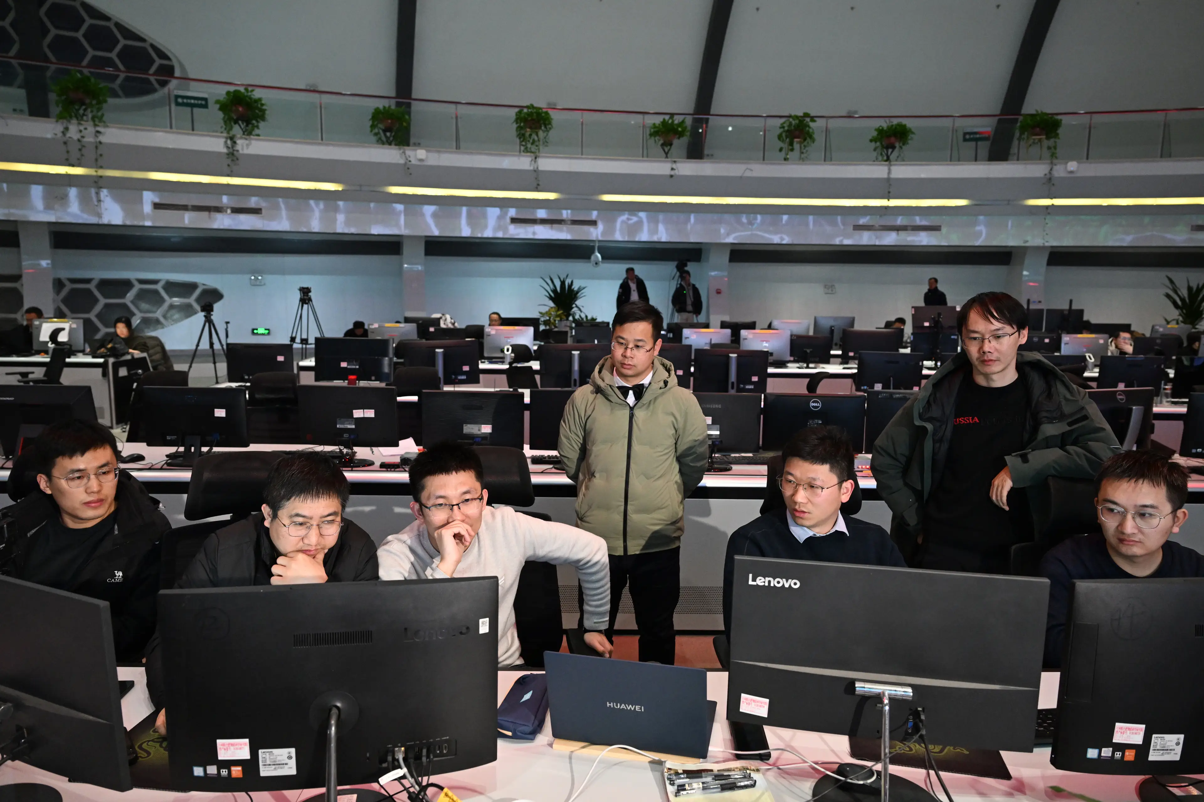 Scientists analysing the results from their latest artificial sun test (Zhang Dagang/VCG via Getty Images)