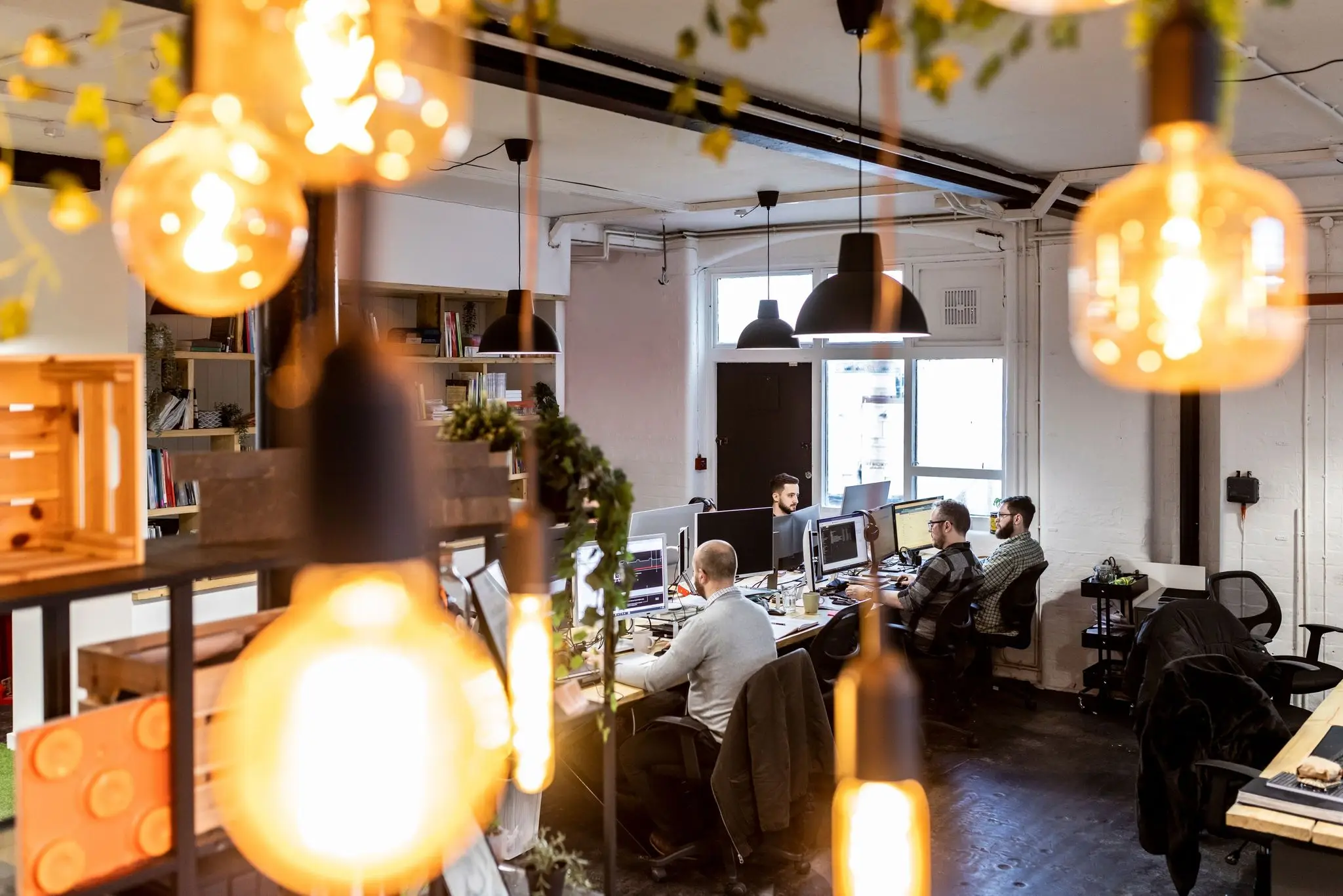 9-to-5 jobs offer a level of stability that the gig economy doesn't. (Getty Stock Photo)