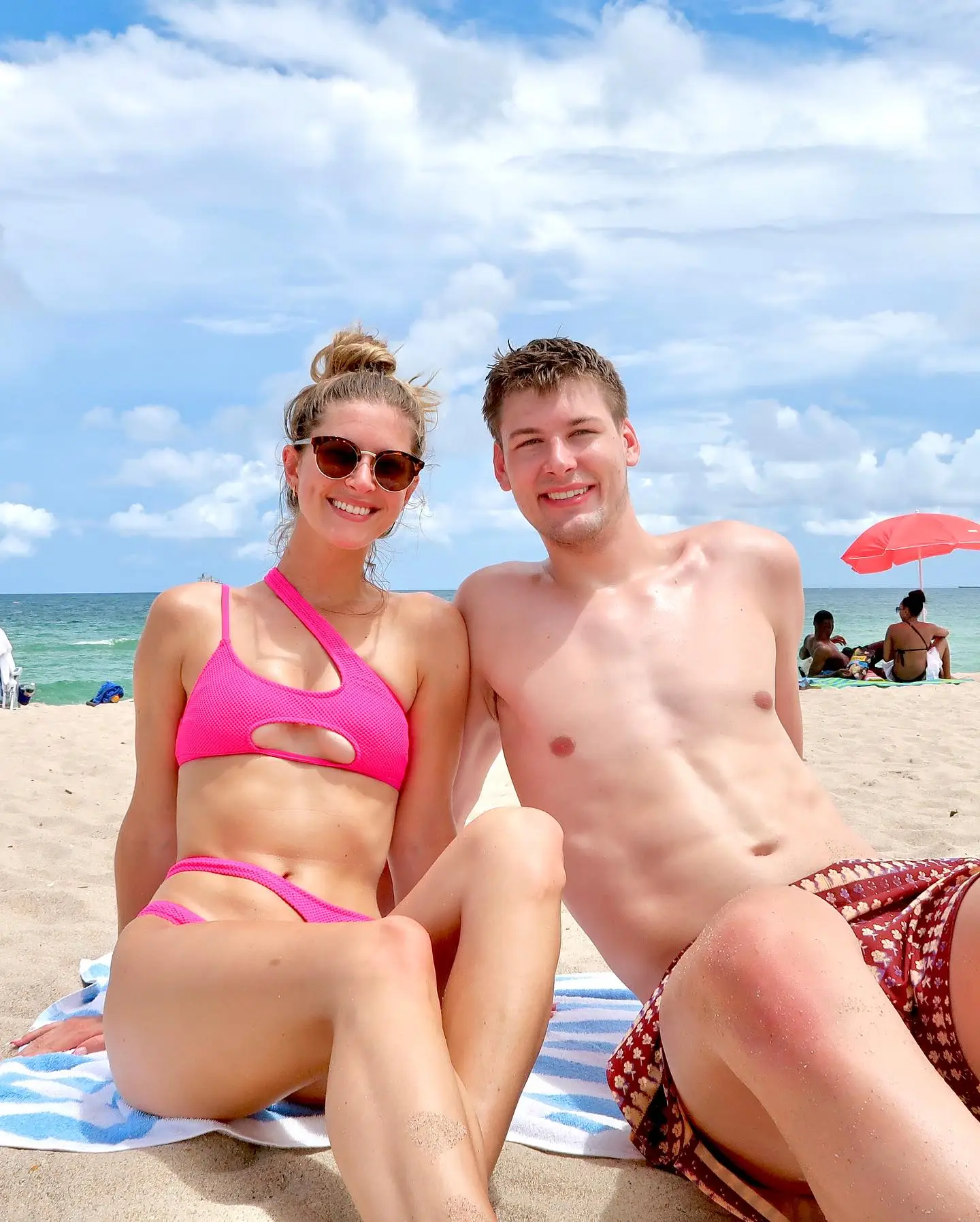 The basketball star is dating Caitlin Hutchinson. (_caithutch/Instagram)