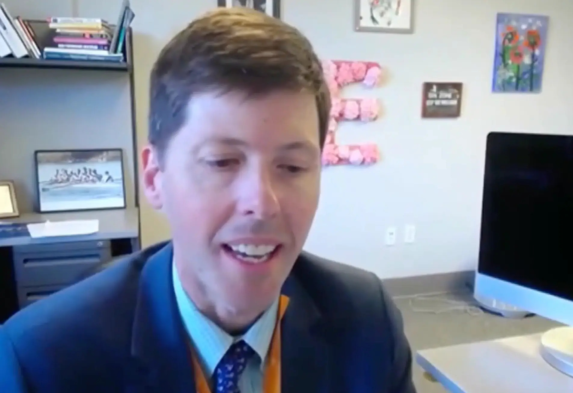 Dr Eric Davis explained this method to improve snoring isn't backed by data(29 News)