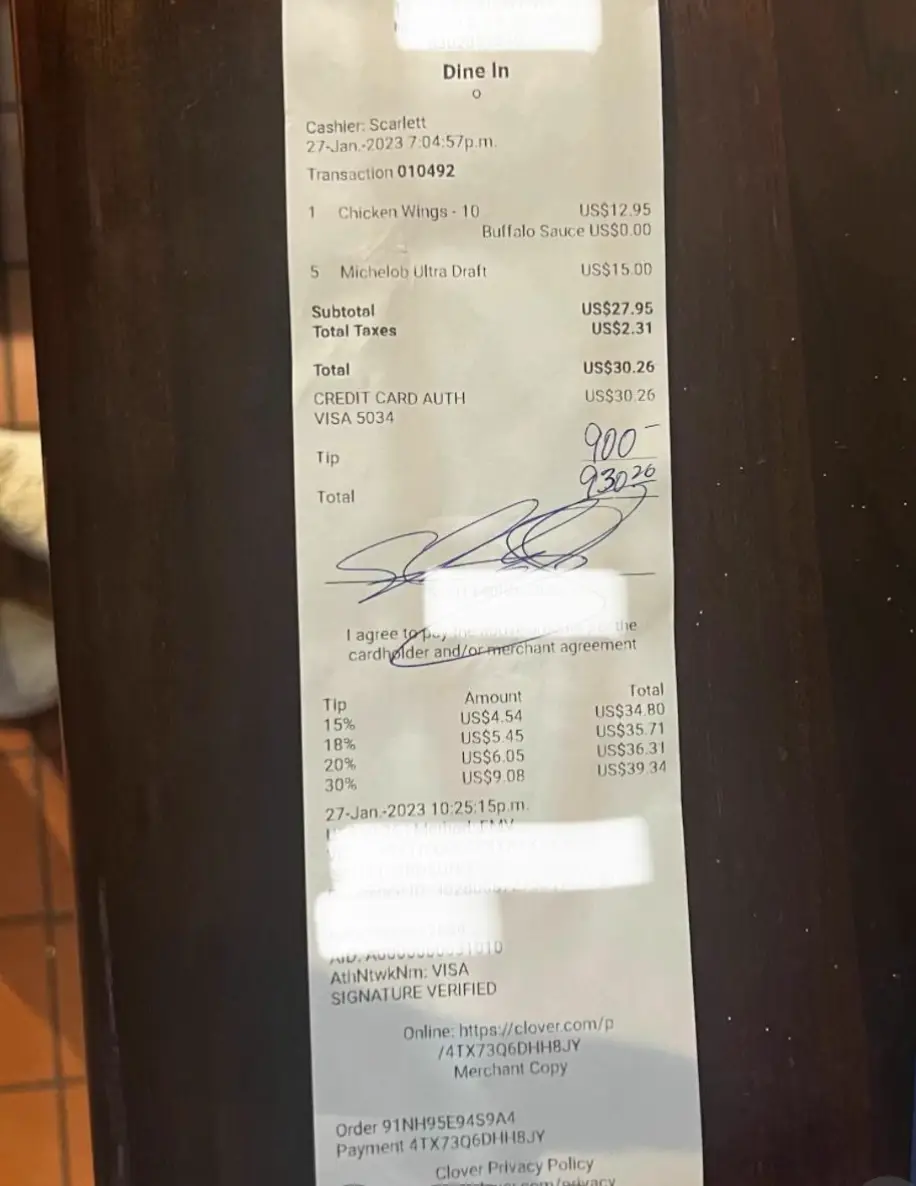 Scarlett was tipped a whopping $900.