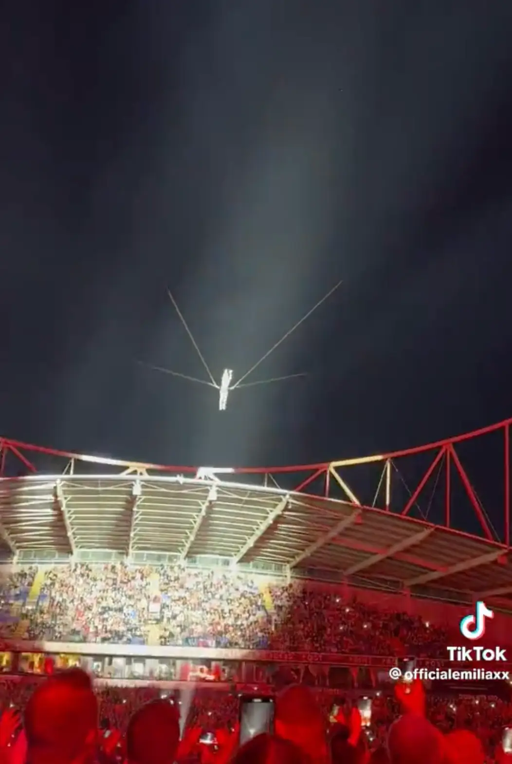 Fans have taken to social media to share their reactions to the hilarious moment.