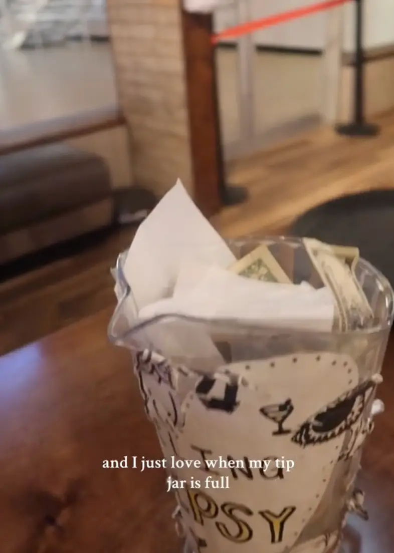 Maia's tip jar looked pretty full after just four hours. (TikTok/ @maiaaamarieee) 